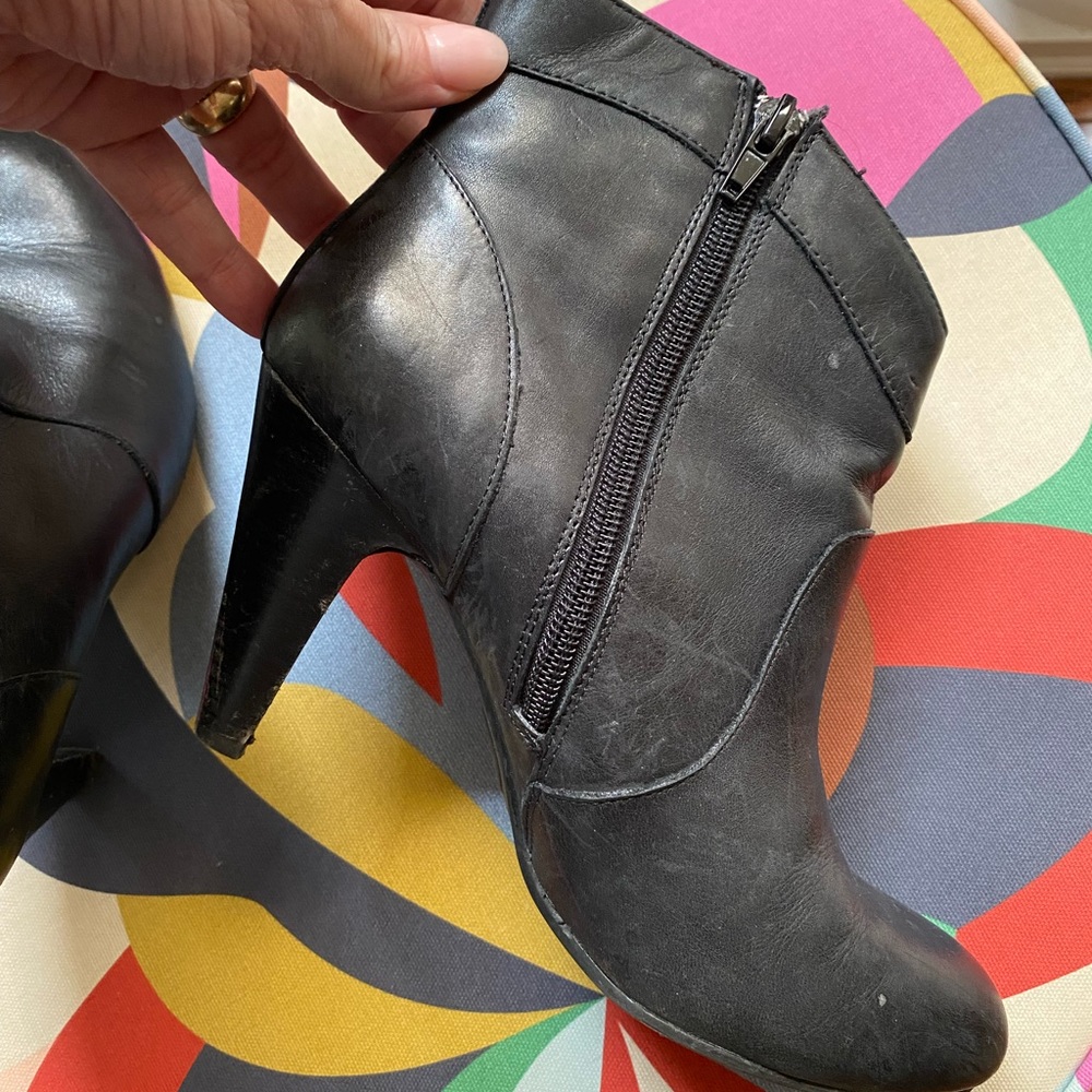 Jeffrey Taylor Black Ankle Booties - Picture 2 of 5